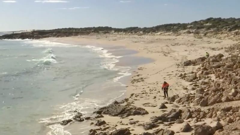 Entlang der Küste in Elliston, Australien, suchte man verzweifelt nach dem vermissten Mann. (Bild: ASSOCIATED PRESS)