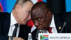 Südafrikas Präsident Cyril Ramaphosa und Russlands Staatschef Wladimir Putin während eines Russland-Afrika-Gipfels im Jahr 2019 in Sotschi (Bild: AP)