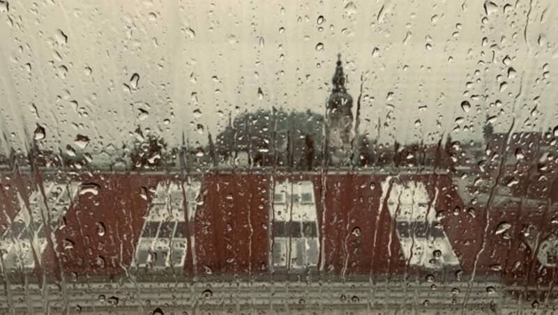 Trübe Aussicht: In Graz begann es am Dienstag in der Früh zu regnen. Bis Mittwoch soll es so weiter gehen. (Bild: Christoph Hartner)