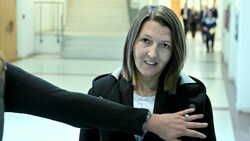 Sabine Beinschab belastet Ex-Familienministerin Sophie Karmasin. (Bild: APA/ROLAND SCHLAGER)