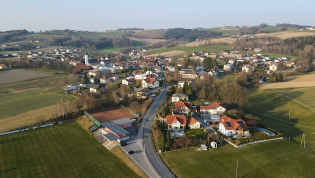 Knapp 1800 Einwohner hat Enzenkirchen, aber womöglich auch 27 Schwarzbauten. (Bild: Scharinger Daniel)