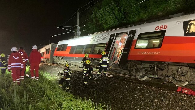 Der Zug war Dienstagnacht zwischen Graz und Spielfeld entgleist (Bild: Rotes Kreuz)