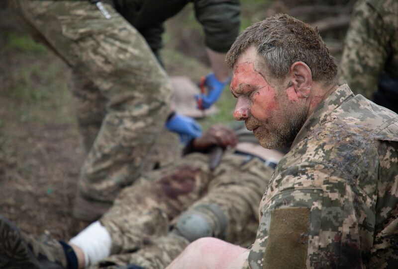 Viele ukrainische Soldaten kämpfen seit Monaten um Bachmut. (Bild: AP)