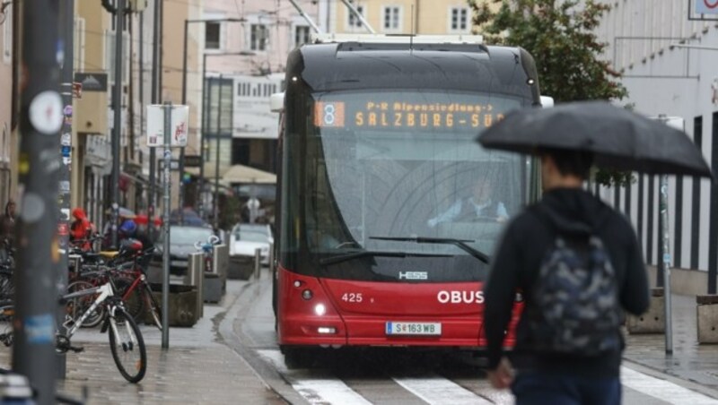 Die Salzburger müssen mindestens bis Herbst warten, bis der Bus wieder im Zehn-Minuten- Takt kommt. (Bild: Tröster Andreas)