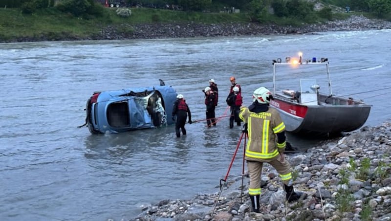 Schwierige Autobergung (Bild: zoom.tirol)