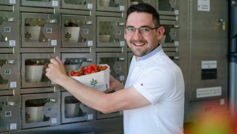 Andreas Hoffelner, Kremsmünster, bietet bereits heimische Erdbeeren in bester Qualität an (Bild: Einöder Horst)