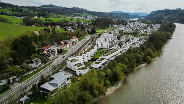 Ein Blick aus der Luft auf das 27 Hektar große Areal: In der Gartenstadt in Puchenau wohnen 2500 Menschen. (Bild: Markus Wenzel)