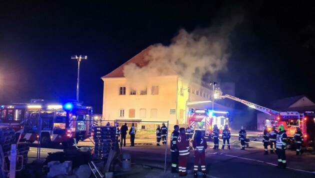 Die Polizei konnte den Brand in einer leerstehenden Lagerhalle in Gleisdorf nun klären. (Bild: Feuerwehr Gleisdorf)