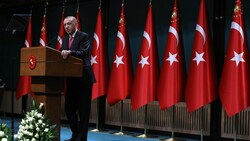 Recep Tayyip Erdogan ruft seine Wähler auf, nochmals ihre Stimme abzugeben. (Bild: AP Photo/Burhan Ozbilici, File)