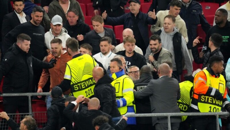 Nach dem UECL-Duell zwischen AZ Alkmaar und West Ham United kam es zu unschönen Szenen auf den Tribünen. (Bild: APA/AFP/ANP)