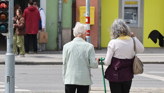 Vor allem für ältere Menschen ist es oft unmöglich, die Straße bei Grün zu überqueren. (Bild: Birbaumer Christof)