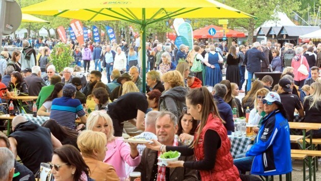 Tausende Besucher genießen seit Donnerstag den Trubel in der Ostbucht. Beste Kulinarik und Musik machen Stimmung. (Bild: Rojsek-Wiedergut Uta) Tausende Besucher genießen seit Donnerstag den Trubel in der Ostbucht. Beste Kulinarik und Musik machen Stimmung. (Bild: Rojsek-Wiedergut Uta)