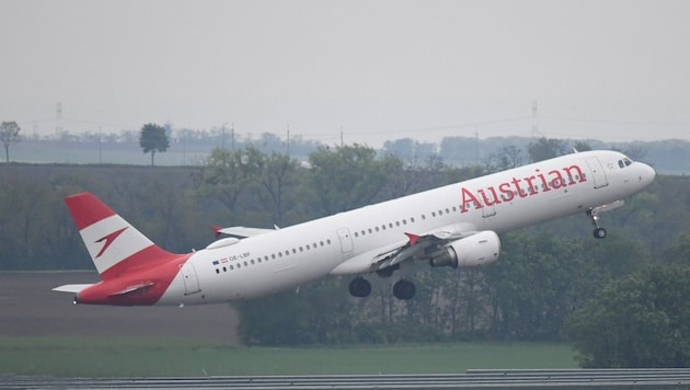 Un avion d'Austrian Airlines au décollage (Bild: P. Huber)
