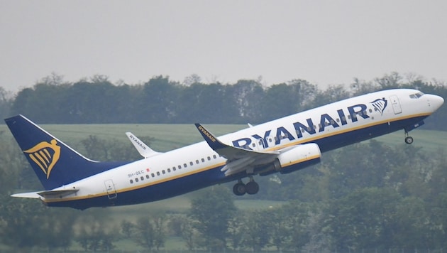 Eine Ryanair beim Start (Bild: P. Huber)