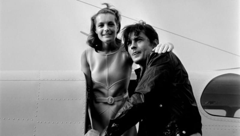 Alain Delon mit Romy Schneider im Jahr 1968 in Nizza (Bild: AFP or licensors)