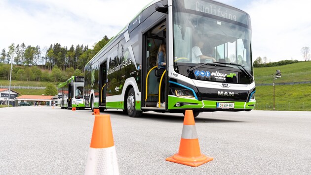Der neue e-Bus konnte beim Probefahren auch getestet werden. (Bild: Camera Suspicta / Susi Berger)