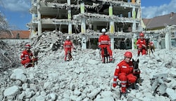Erdbeben-Übung auf einer Baustelle in Wiener Neustadt (Bild: FABIAN KAISER)