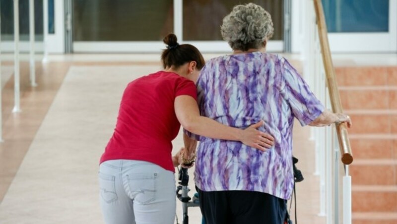 Bis zu 100.000 Pflegekräfte werden bis 2030 in Österreich fehlen. (Bild: Tschepp Markus)