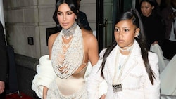 Kim Kardashian und Tochter North zeigen, wie üppig die Kardashian-Villa zu Weihnachten geschmückt ist. (Bild: www.PPS.at)