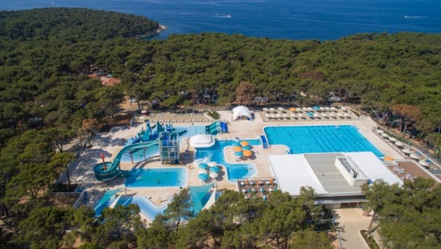 Auf dem Campingplatz Čikat, nur 2 km vom Zentrum der Stadt Mali Lošinj entfernt, befindet sich der Aquapark Čikat. (Bild: Hrvoje Serdar / Jadranka kampovi)