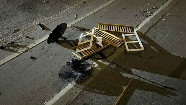 Der Mann hatte die Gegenstände aus Zorn aus seiner Wohnung geworfen. (Bild: LPD Wien)