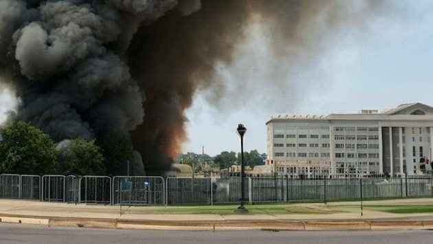 Ein gefälschtes Foto einer Explosion und einer schwarzen Rauchwolke am US-Verteidigungsministerium Pentagon in Washington hat am Montag für Aufregung in den Online-Netzwerken gesorgt. (Bild: twitter.com (Screenshot))