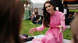 Prinzessin Kate verrät einem Picknick eine unumstößliche royale Regel. (Bild: APA/AFP/Jordan Pettitt)