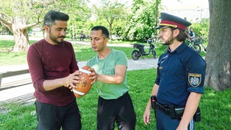 Beim Projekt mit den Grazer Giants sollen Jugendliche mit sozial schwierigem Hintergrund, Polizisten und auch manchmal Spieler der Giants gemeinsam trainieren. Dafür stehen insgesamt fünf bis sechs Trainer des Football-Teams bereit. (Bild: Sepp Pail)
