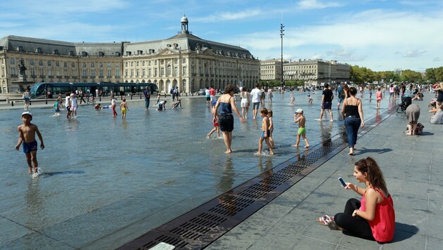 Der „Miroir d‘Eau“ ist in Bordeaux ein beliebter Ort zum Verweilen. (Bild: NICOLAS TUCAT)