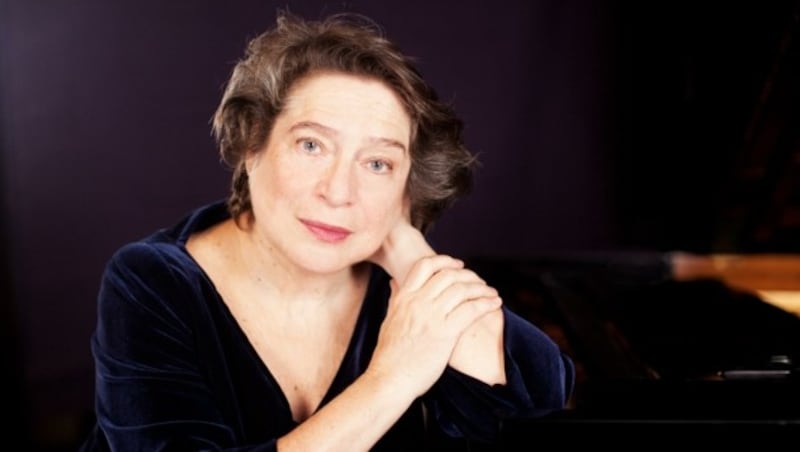 Pianistin Elisabeth Leonskaja spielt in den ersten Orchestern der Welt. Sie kommt in der nächsten Saison ins Brucknerhaus. (Bild: Julia Wesely)