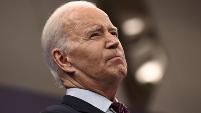 Präsident Joe Biden unterschrieb das neue Budget, allerdings fordert er nun ein Sondergesetz, um Hilfen für die Ukraine nicht versiegen zu lassen. (Bild: AFP)