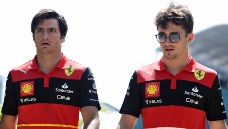 Carlos Sainz (li.) und Charles Leclerc (Bild: APA/Getty Images via AFP/GETTY IMAGES/Mark Thompson)