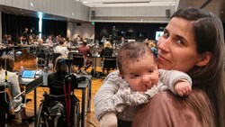 Nach der „Baby-Bier-Affäre“ vor einem Monat kehrt der Innsbrucker Gemeinderat von seinem Corona-Ausweichquartier in den Plenarsaal im Rathaus zurück - zum Missfallen einiger Räte. (Bild: Christof Birbaumer, zeitungsfoto.at)