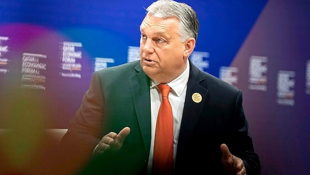 Ministerpräsident Viktor Orbán sieht für die Ukraine „keine Chance“ auf den Sieg gegen Russland. (Bild: EPA)