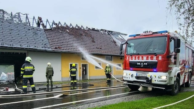 Die Feuerwehren Radkersburg, Halbenrain, Pridahof, Klöch, Tieschen, Unterpurkla, Oberpurkla, Dietzen, Weixelbaum, Hof bei Straden, Mureck und Eichfeld waren im Einsatz. (Bild: FF Halbenrain)