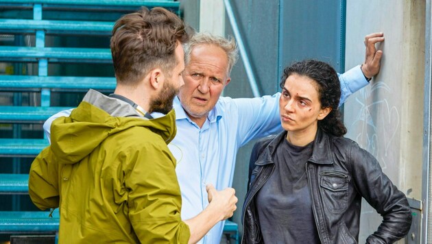 Regisseur Dominik Hartl, Harald Krassnitzer, Mariam Hage. (Bild: ORF/Darryl Oswald)