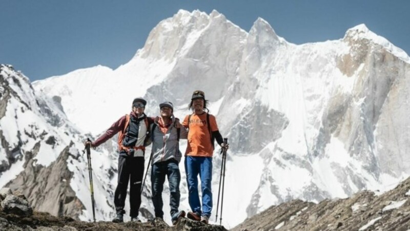 Der Meru Peak mit den drei Alpinisten (Bild: Daniel Hug)