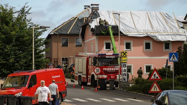 In Reichenau im Mühlkreis wurden 2021 viele Hausdächer schwerst ruiniert. (Bild: Wenzel Markus)