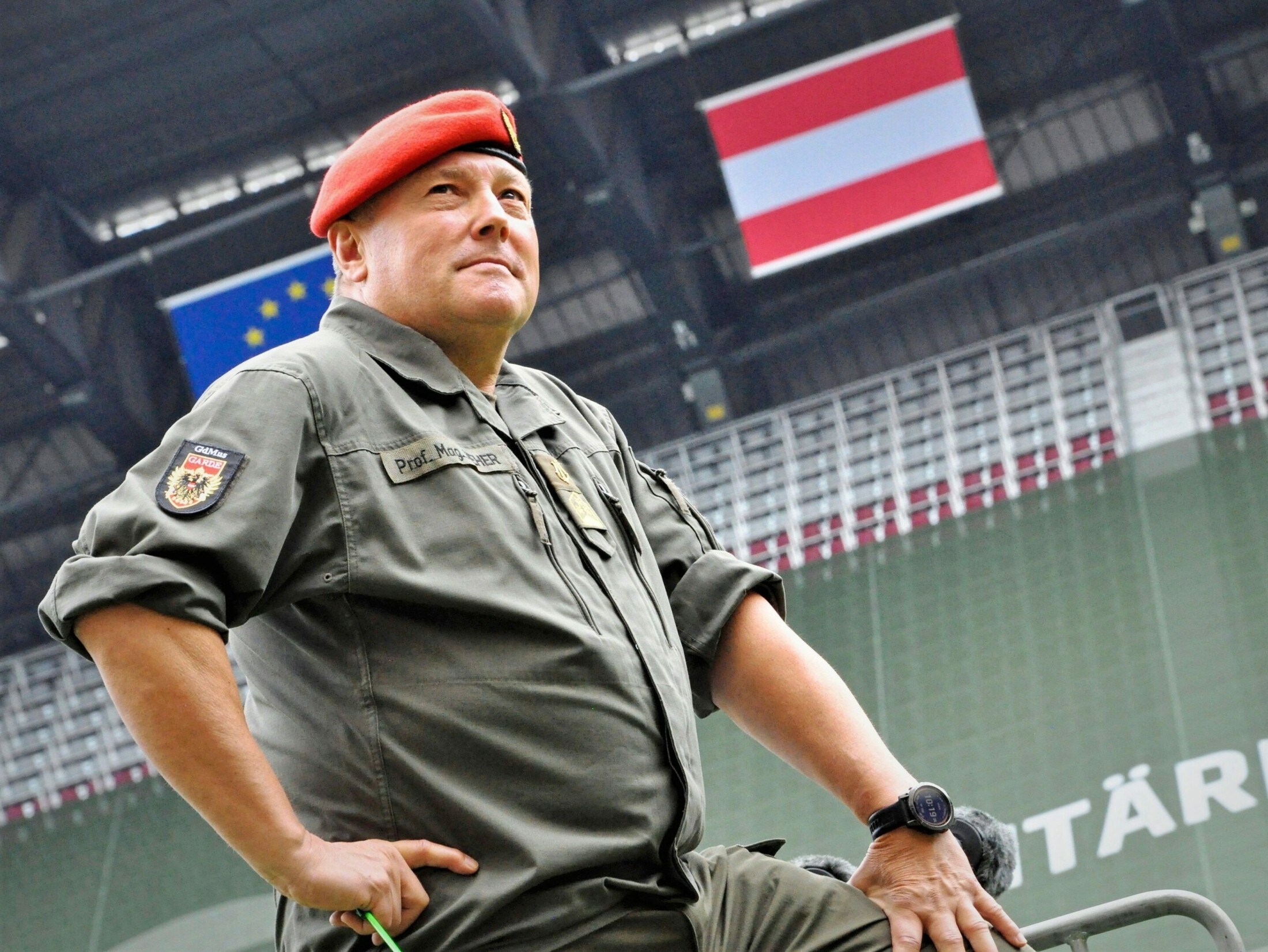 Heeresmusikchef Oberst Bernhard Heher hat heute das Kommando über die 700 Musiker und Sänger. (Bild: Bundesheer/Thomas Simoner) Heeresmusikchef Oberst Bernhard Heher hat heute das Kommando über die 700 Musiker und Sänger. (Bild: Bundesheer/Thomas Simoner)