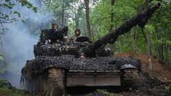 Ukrainische Soldaten nahe Bachmut (Bild: AP)