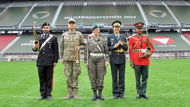Die Soldaten aus Österreich, Italien, Montenegro, Slowenien und dem Oman werden heute im Wörthersee-Stadion von Chören und Gaststars begleitet. (Bild: Bundesheer/Martin Eiper)