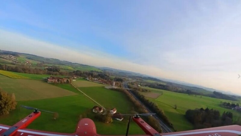 Künftig wird eine Drohne mit drei Metern Spannweite über der A 8 fliegen. (Bild: ZVG)