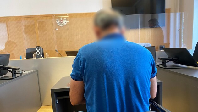 Dem Angeklagten wuchs alles über den Kopf - sein Verteidiger holte einen Freispruch für ihn raus. (Bild: Chantal Dorn, Krone KREATIV)