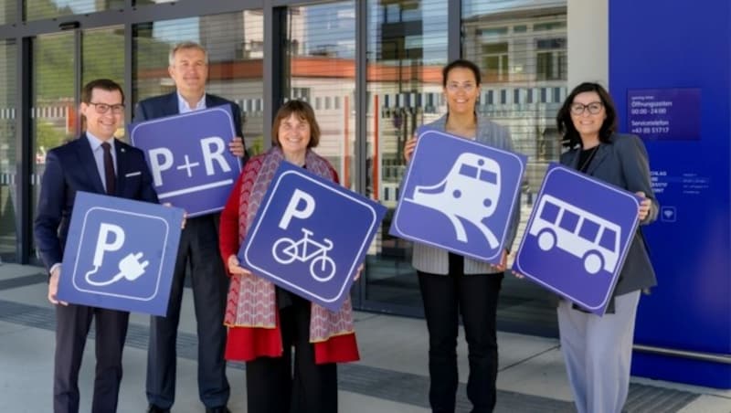 Bei der Eröffnung mit dabei: Landtagsabgeordneter Stefan Hofer, Anne Elisabeth Jensen (EU-Koordinatorin), ÖBB-Vorständin Judith Engel, Bürgermeister Karl Rudischer und Landtagsabgeordnete Cornelia Izzo (Bild: ÖBB/Ebner)