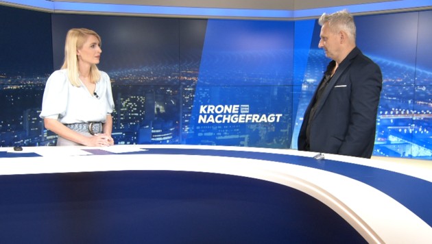 krone.tv-Moderatorin Jana Pasching im Gespräch mit „Krone“-Journalist Erich Vogl (Bild: krone.tv)