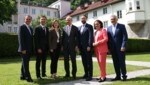 Die neue Landesregierung mit vier ÖVP- und drei FPÖ-Mitgliedern. (Bild: Tröster Andreas)