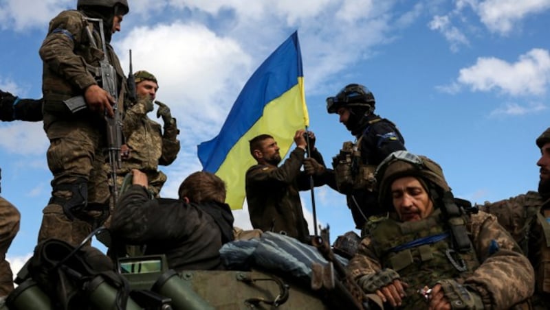 Ukrainische Soldaten an der Ostfront (Bild: APA/AFP/Anatolii Stepanov)