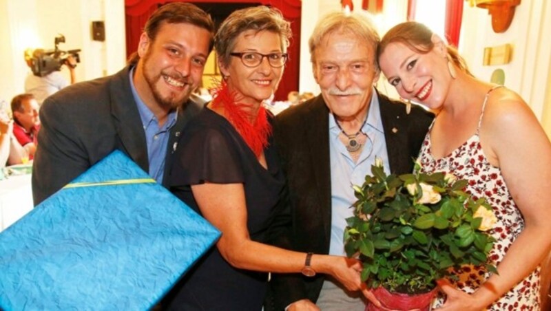 70. Geburtstag mit Claudia, den Kindern Adi jun. und Astrid (Bild: Kronenzeitung)