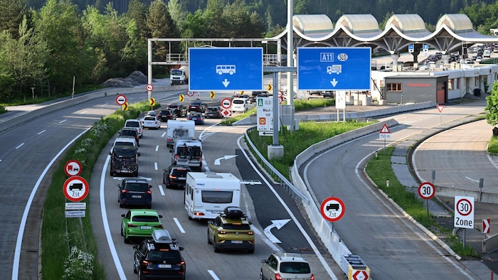 Pfingstwochenende bedeutet traditionell Stau vor dem Karawankentunnel.