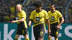 Hängende Köpfe: Borussia Dortmund scheitert im alles entscheidenden Spiel um die Meisterschaft. (Bild: AFP)